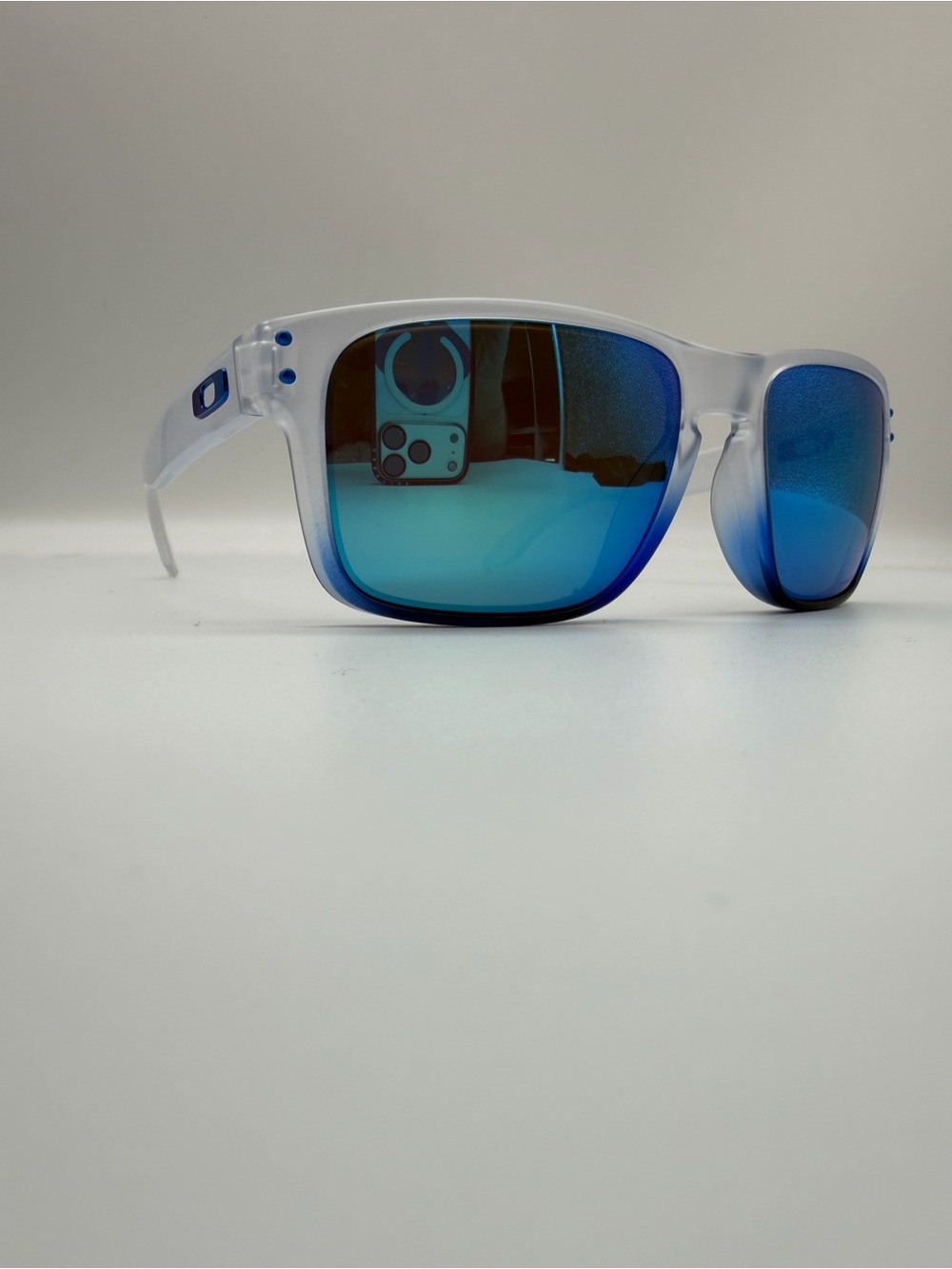 Oakley Holbrook Sapphire Mist Prizm Sapphire Vault & Bag - Picture 2 of 10